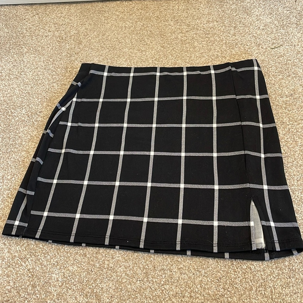 Window pane skirt